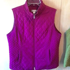 C&B Raspberry quilted zipup vest, LG.